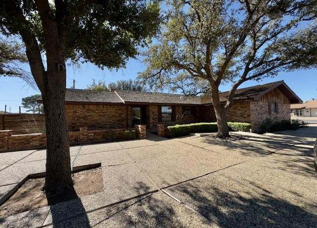 Property at 2015 W 7th St, Fort Stockton, TX 79735, 4 beds, 2 baths