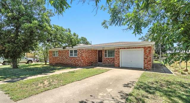 Photo of 2316 41st St, Snyder, TX 79549