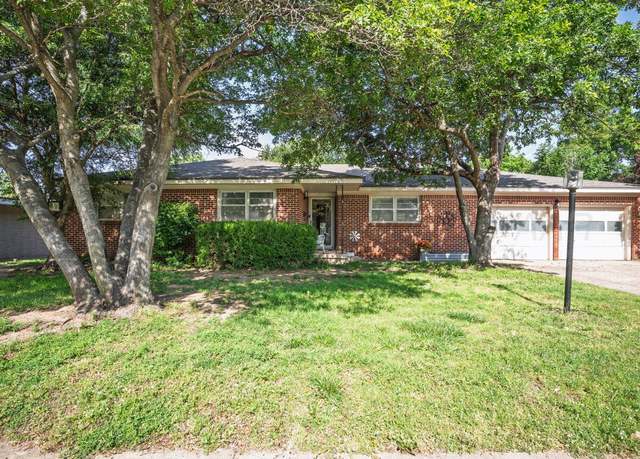 Property at 2209 N Beech Ln, Pampa, TX 79065, 4 beds, 2 baths
