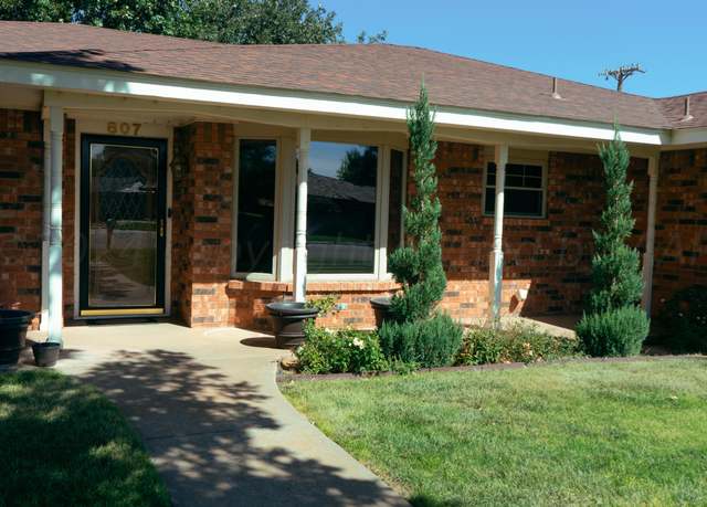 Property at 807 Arrah Ave, Friona, TX 79035, 4 beds, 2 baths