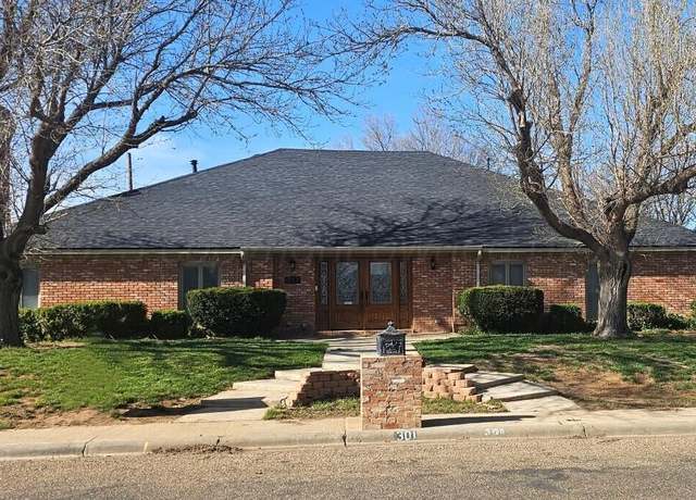Property at 301 10th Ave, Canyon, TX 79015, 4 beds, 3.5 baths