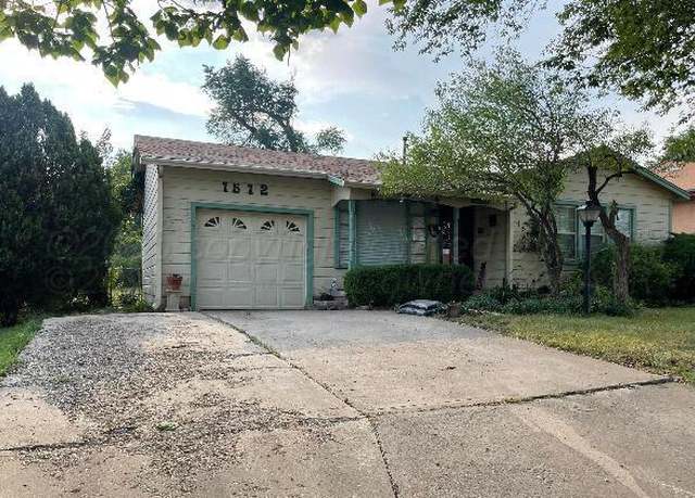 Property at 1512 Maple St, Amarillo, TX 79107, 3 beds, 2 baths