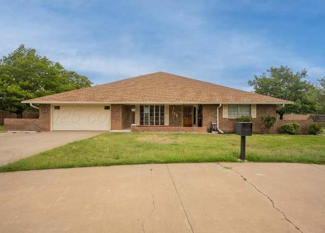 Property at 119 E 15th St, Hereford, TX 79045, 4 beds, 2.5 baths