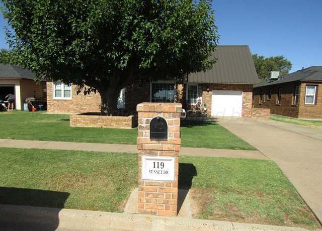 Property at 119 Sunset Dr, Hereford, TX 79045, 5 beds, 3 baths