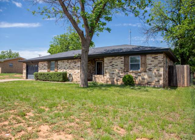 Property at 1504 Ave I NW, Childress, TX 79201, 3 beds, 2 baths