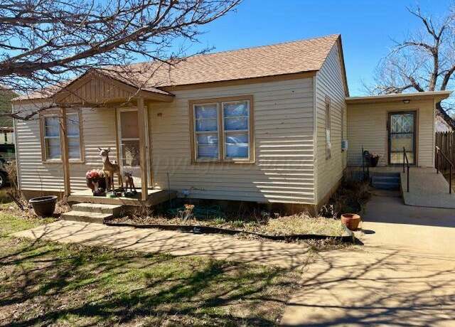 Property at 1021 N Highland St, Amarillo, TX 79107, 4 beds, 2 baths