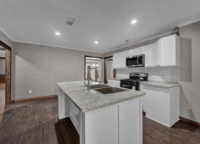 Property at 1022 SW 15th Ave, Amarillo, TX 79102, 4 beds, 1.5 baths