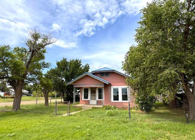 Property at 808 S Cornell Ave, Fritch, TX 79036, 3 beds, 2 baths