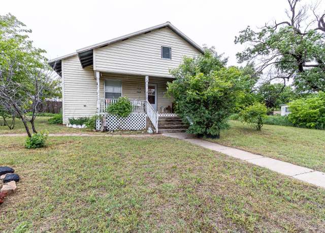 Property at 1010 E 3rd St, Clarendon, TX 79226, 2 beds, 1 bath
