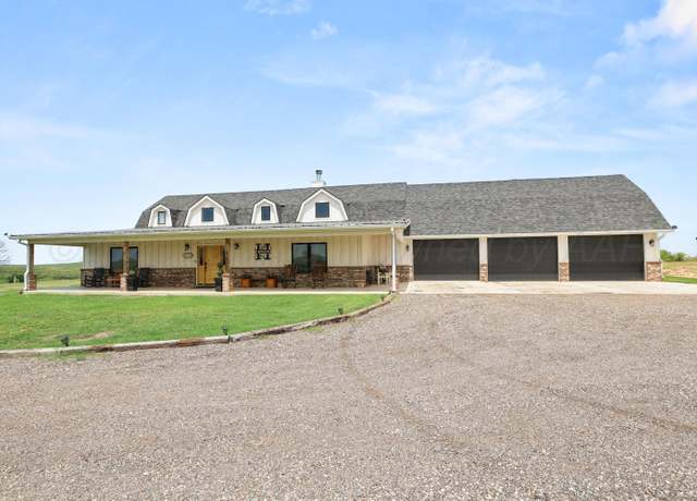 Property at 1800 S Park Cir, Amarillo, TX 79108, 5 beds, 5.5 baths