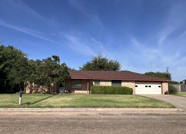 Property at 1627 N 17th St, Memphis, TX 79245, 3 beds, 2 baths