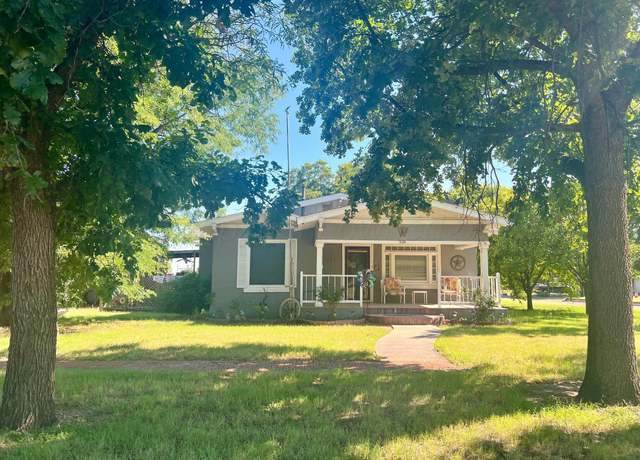 Property at 920 Montgomery St, Memphis, TX 79245, 3 beds, 2 baths