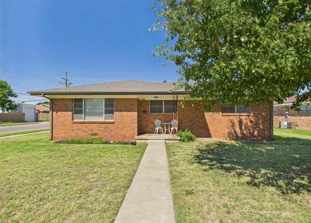 Property at 1901 N Zimmers St, Pampa, TX 79065, 3 beds, 2 baths