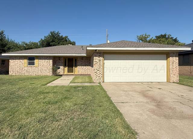 Property at 2613 Comanche Trl, Pampa, TX 79065, 3 beds, 2 baths