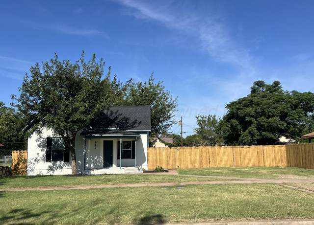 Property at 817 S 6th St, Memphis, TX 79245, 3 beds, 2 baths