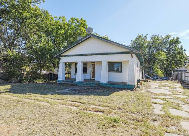 Property at 902 W Robertson St, Memphis, TX 79245, 3 beds, 1.5 baths