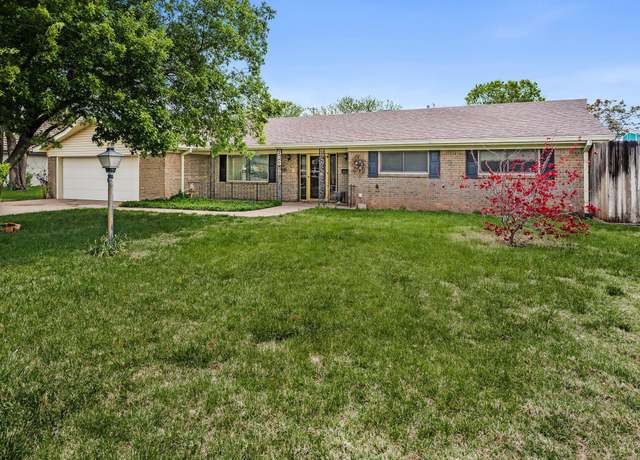 Property at 613 Bennett Dr, Dumas, TX 79029, 3 beds, 2.5 baths