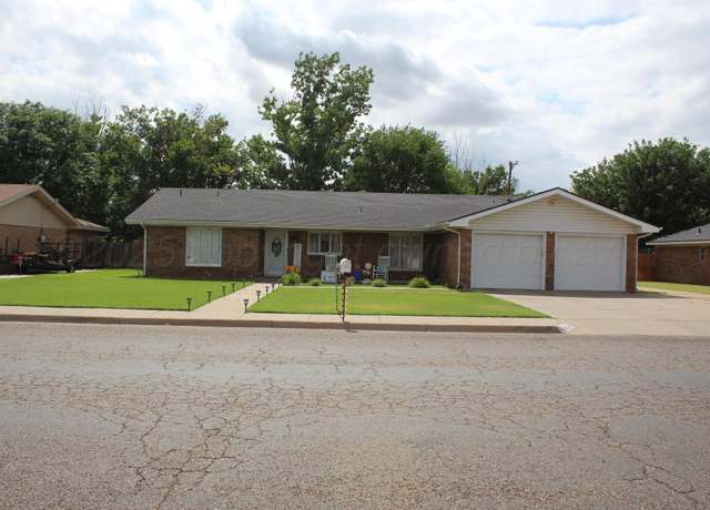 Property at 235 Centre, Hereford, TX 79045, 4 beds, 2 baths