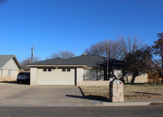 Property at 320 N Douglas St, Hereford, TX 79045, 4 beds, 2.5 baths