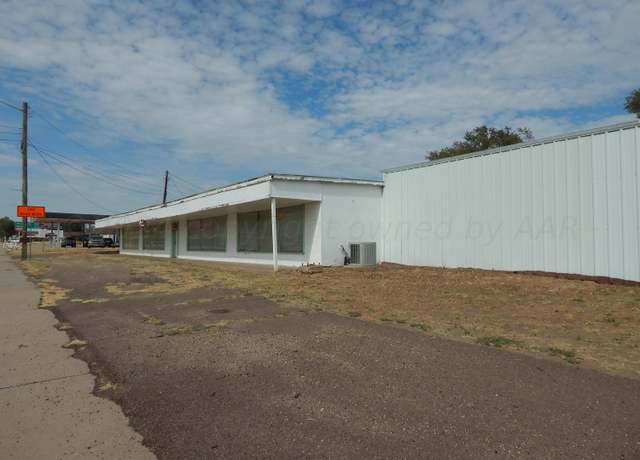 Property at 1408 Houston St, Wellington, TX 79095, 4 beds, 2 baths