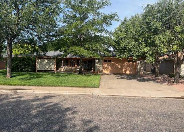 Property at 333 Centre St, Hereford, TX 79045, 4 beds, 3 baths
