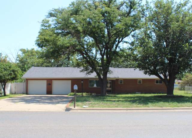 Property at 810 Ave K, Hereford, TX 79045, 3 beds, 2 baths