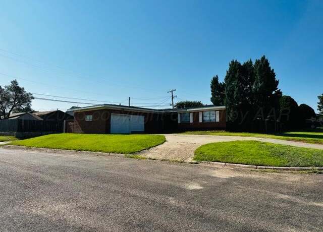 Property at 318 Austin St, Borger, TX 79007, 4 beds, 2 baths