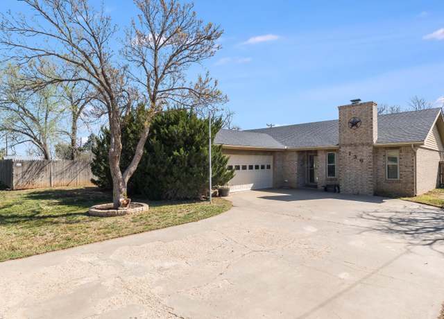 Property at 136 Ironwood St, Hereford, TX 79045, 3 beds, 2 baths