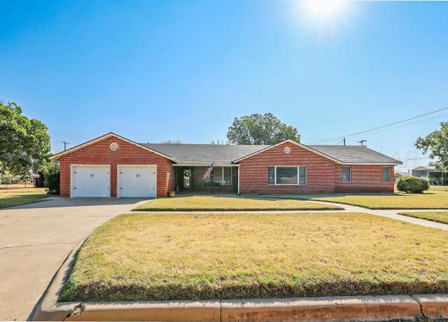 Property at 520 S 6th St, Memphis, TX 79245, 3 beds, 2 baths
