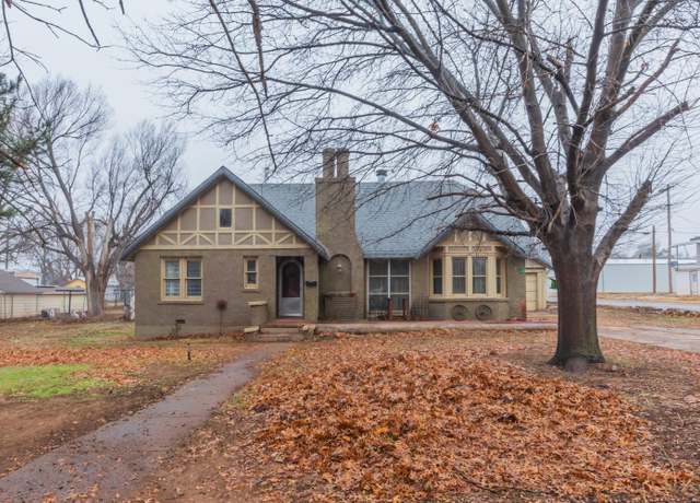 Property at 601 S Madden St, Shamrock, TX 79079, 5 beds, 2 baths