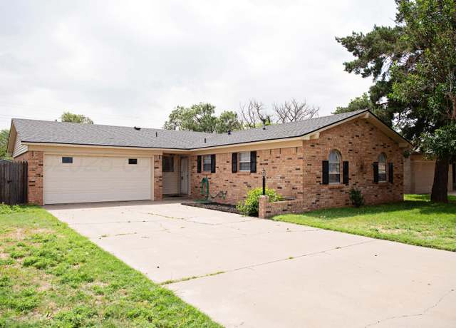 Property at 220 Hickory St, Hereford, TX 79045, 3 beds, 2 baths