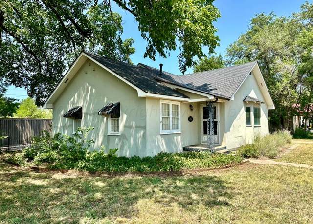 Property at 212 S Barkley St, Spearman, TX 79081, 3 beds, 2 baths