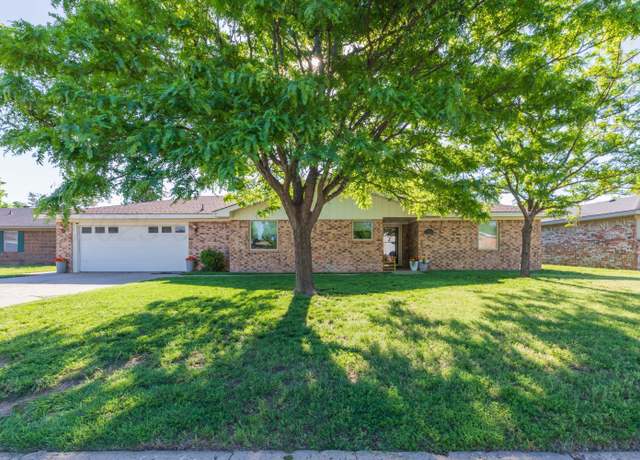 Property at 2332 N Cherokee Dr, Pampa, TX 79065, 4 beds, 2 baths