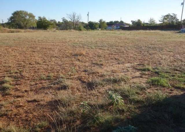 Property at 1445 W Harrison St, Memphis, TX 79245