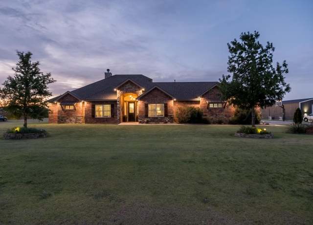 Property at 7650 Autumn Dr, Canyon, TX 79015, 5 beds, 3 baths