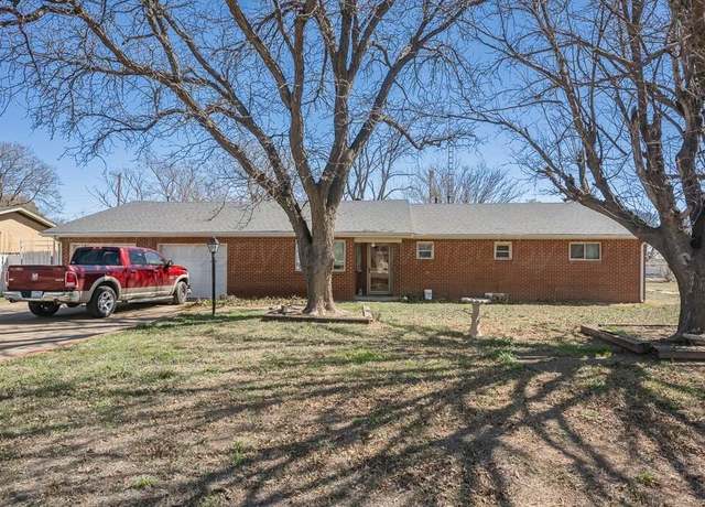 Property at 810 Avenue K, Hereford, TX 79045, 3 beds, 2 baths