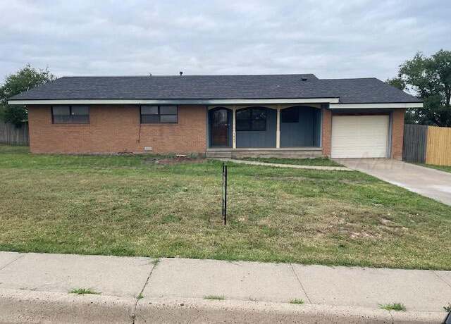 Property at 1805 N Jefferson St, Amarillo, TX 79107, 3 beds, 2 baths