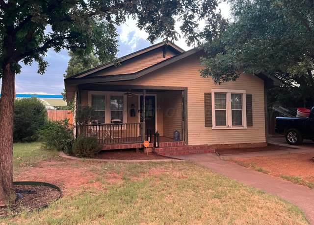 Property at 604 Avenue E NW, Childress, TX 79201, 3 beds, 2 baths