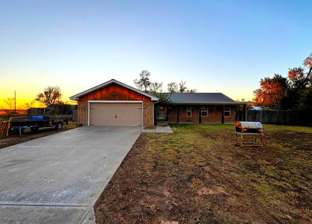 Property at 308 Locust St, Farnsworth, TX 79033, 3 beds, 2 baths
