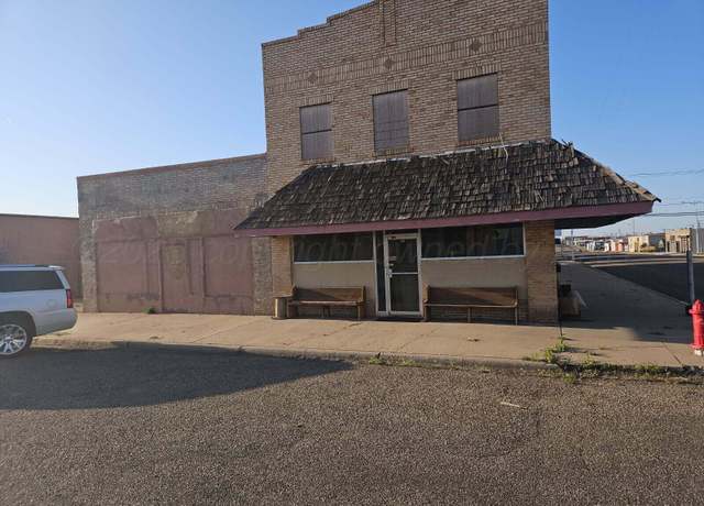 Property at 418 S Main St, Borger, TX 79007, 4 beds, 2.5 baths