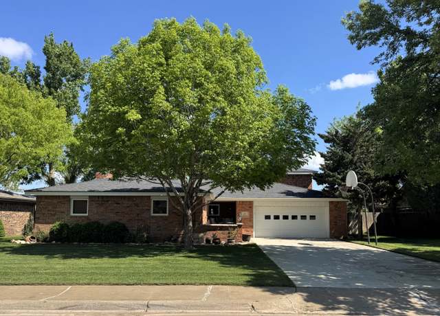 Property at 305 Kay Ave, Stratford, TX 79084, 4 beds, 3 baths