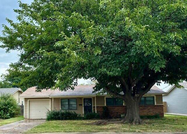 Property at 2923 Ricks St, Amarillo, TX 79103, 3 beds, 2 baths