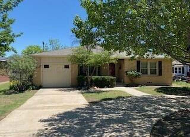 Property at 2237 Locust St, Amarillo, TX 79109, 3 beds, 2 baths