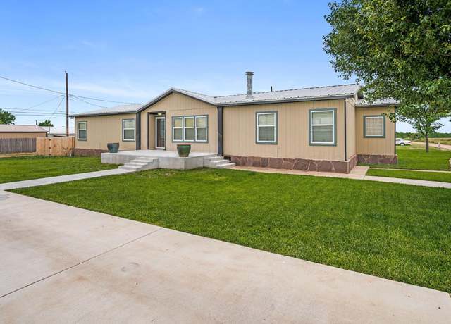 Property at 1228 S Osborne St, Pampa, TX 79065, 4 beds, 2.5 baths