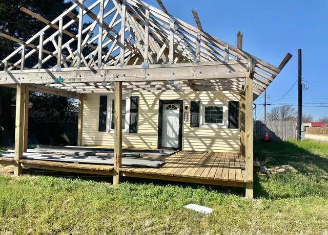 Property at 900 S Ridgeland Ave, Fritch, TX 79036, 3 beds, 1 bath