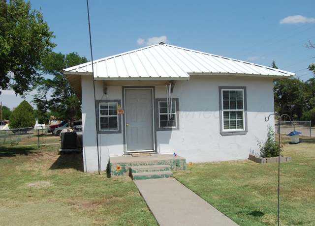 Property at 221 S Brandt St, Spearman, TX 79081, 3 beds, 1 bath
