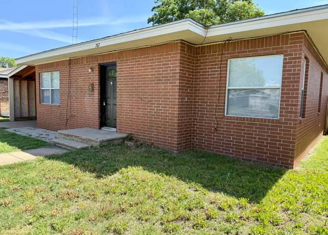 Property at 707 Avenue Q, Sunray, TX 79086, 3 beds, 2 baths
