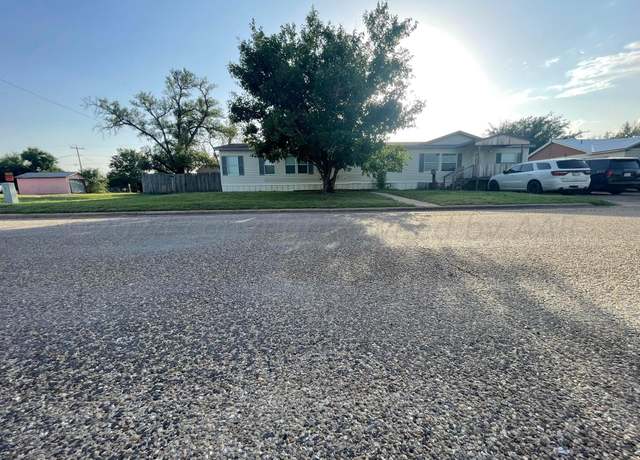 Property at 330 Greenough Ave, Stinnett, TX 79083, 4 beds, 3 baths