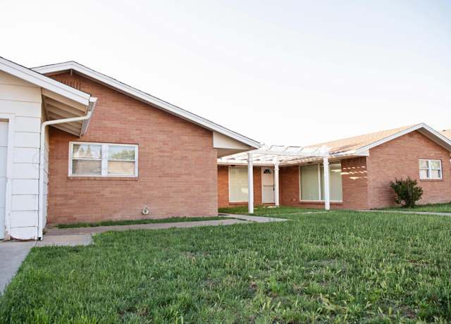 Property at 411 E 6th St, Hereford, TX 79045, 2 beds, 3 baths