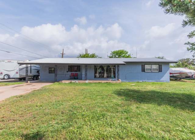 Property at 501 SE 2nd St, Tulia, TX 79088, 3 beds, 1 bath